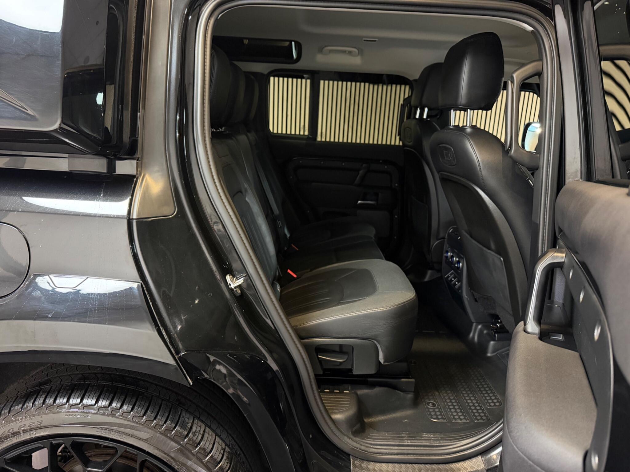 Land Rover Defender 110